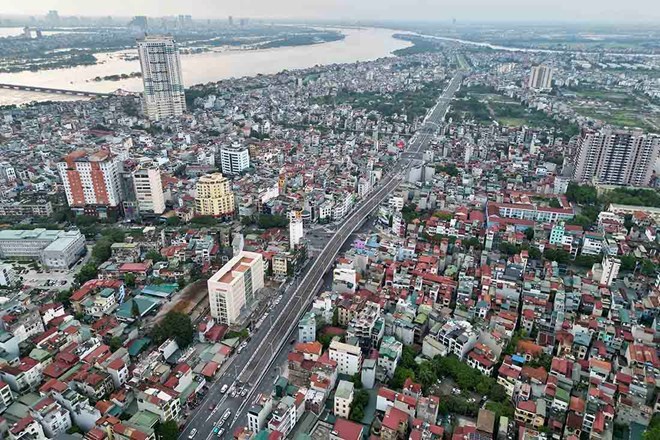 Currently, pressure on Hanoi's inner city is increasing. Photo: Song Huu