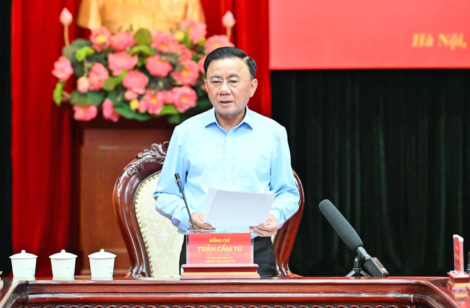 Politburo Member, Standing Secretary of the Secretariat Tran Cam Tu requested to fully and deeply grasp the political significance of the task of general reviewing the system of legal normative documents. Photo: dangcongsan. vn