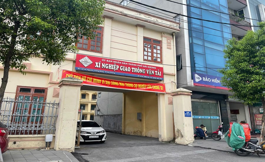 Hai Duong Transport Enterprise is facing difficulties in job sources after changing its operating model. Photo: Mai Huong