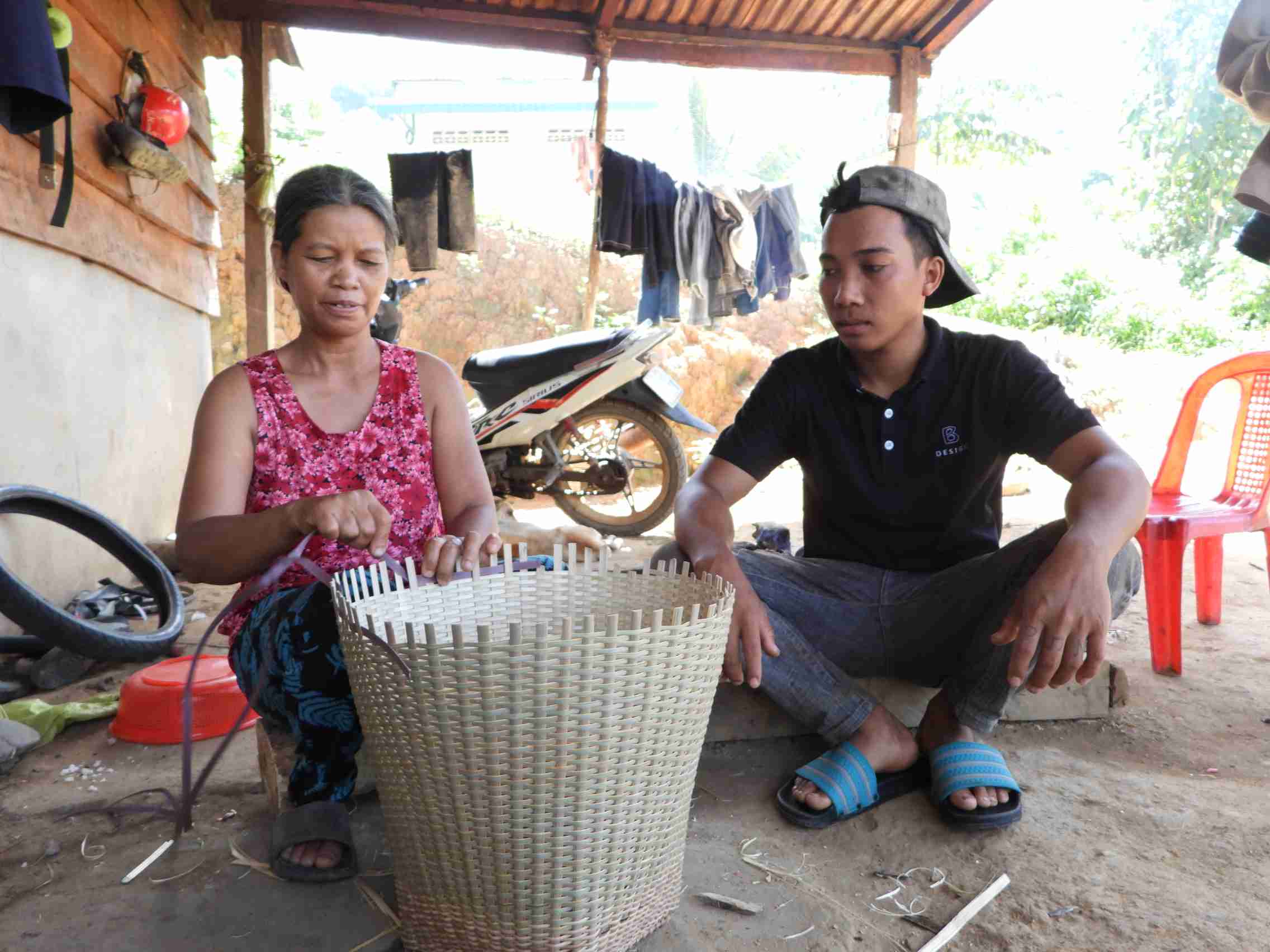 Đời sống của một bộ phận người dân trên địa bàn còn nhiều khó khăn, chưa có nghề nghiệp ổn định. Ảnh: Bảo Lâm