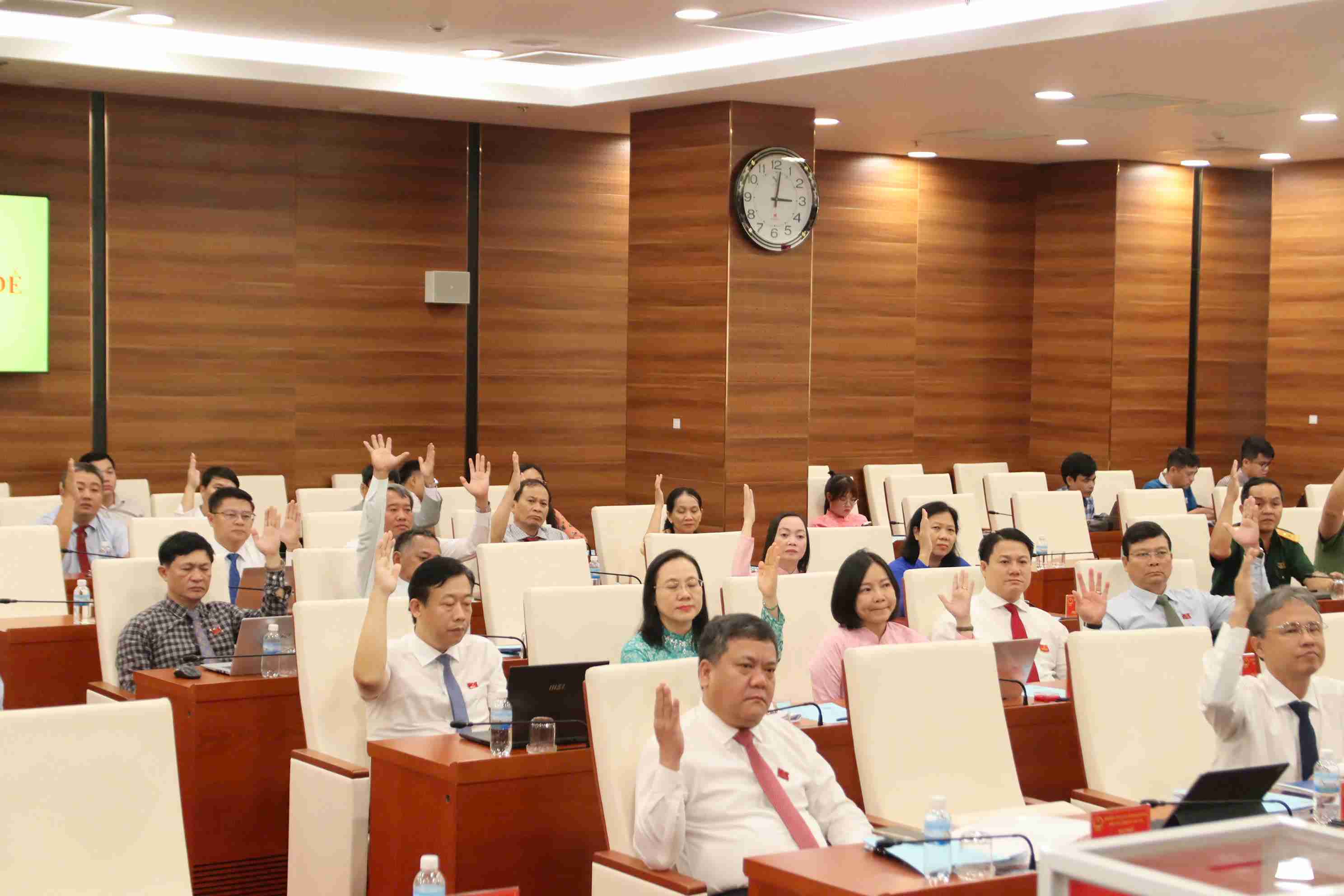 Khanh Hoa Provincial People's Council passed a resolution to establish 4 new wards to create more room for urban development. Photo: Huu Long