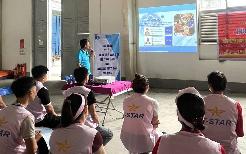 Hội nghị tuyên truyền, phổ biến kiến thức bảo hiểm xã hội cho người lao động. Ảnh: Công đoàn Tuyên Quang