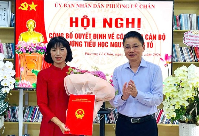 Phường Lê Chân công bố quyết định điều động, bổ nhiệm cán bộ. Ảnh: Trường tiểu học Nguyễn Văn Tố 