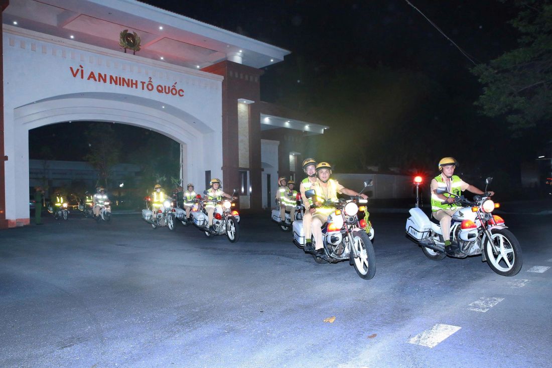 Công an tỉnh Nghệ An ra quân cao điểm xử lý thanh, thiếu niên vi phạm an toàn giao thông, gây rối an ninh trật tự. Ảnh: Ngọc Anh