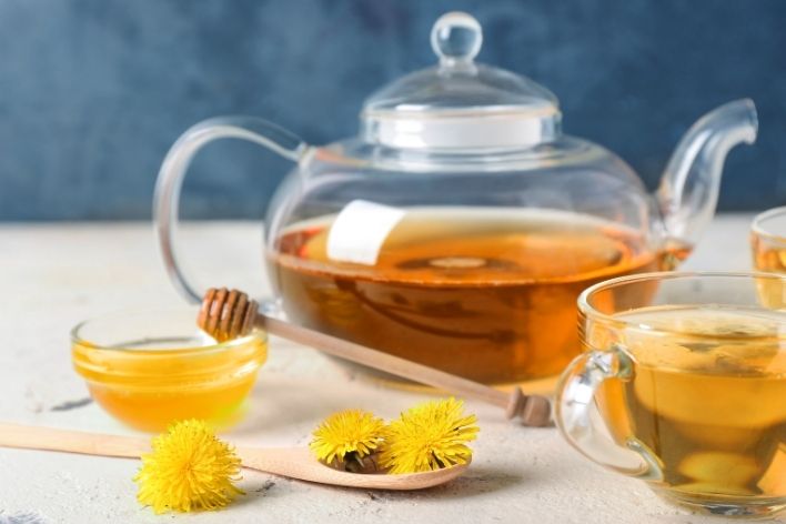 What health benefits does adding honey to tea bring?