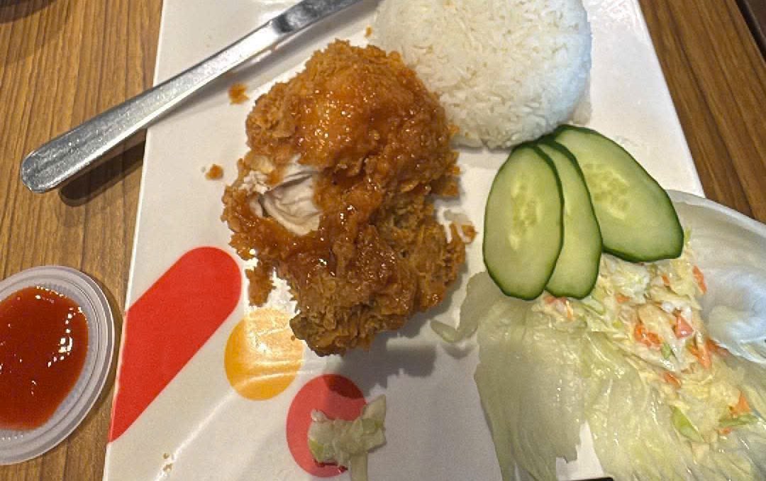 Một cửa hàng Lotteria tại Hà Nội bị xử phạt vi phạm an toàn thực phẩm. Ảnh: Hoài Anh