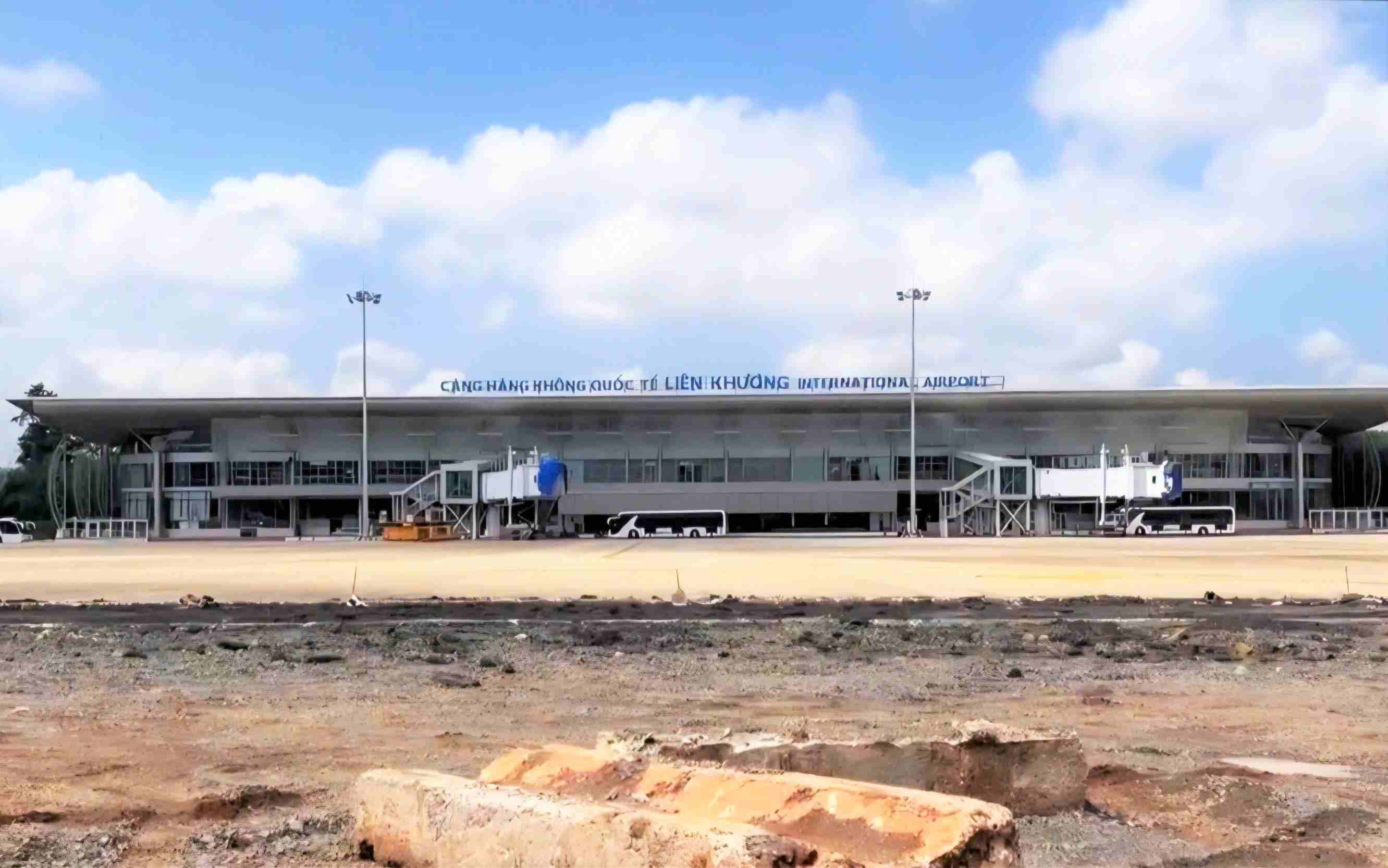 Khu vực trước nhà ga hạ cánh sân bay Liên Khương đang từng bước được hoàn thiện. Ảnh: Phúc Khánh