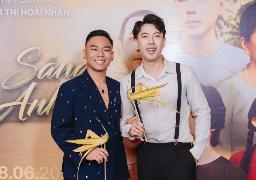 Producer Kris (left) and visually impaired singer Hoai Nhan. Photo: Artist provided.