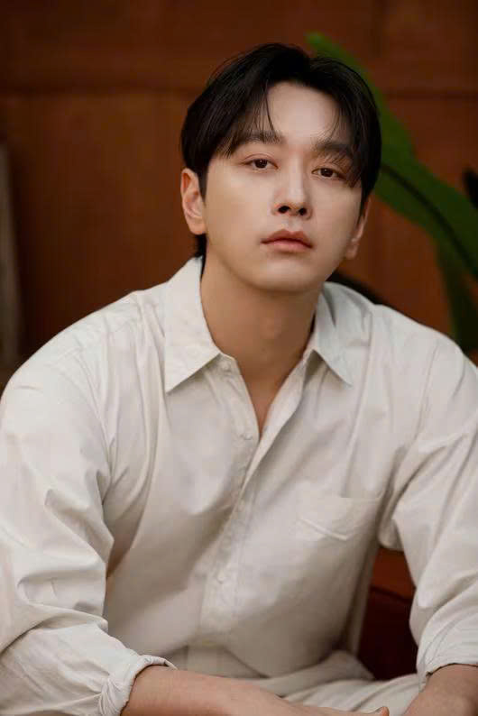 Hwang Chansung bày tỏ sẽ rất vinh dự nếu có cơ hội đến Việt Nam quay phim. Ảnh: NVCC