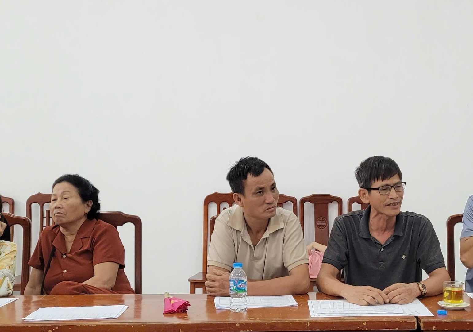 Các hộ dân được thông tin phương án bồi thường, hỗ trợ khi thực hiện Dự án cải tạo, nâng cấp đường tỉnh 391. Ảnh: Xã Nguyên Giáp