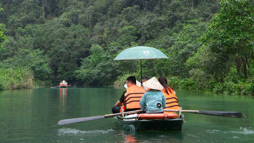 The trend of hunting for cheap summer tours, especially among young customers, is quite clear and reflects changes in the approach to tourism. Photo: Han Nghien