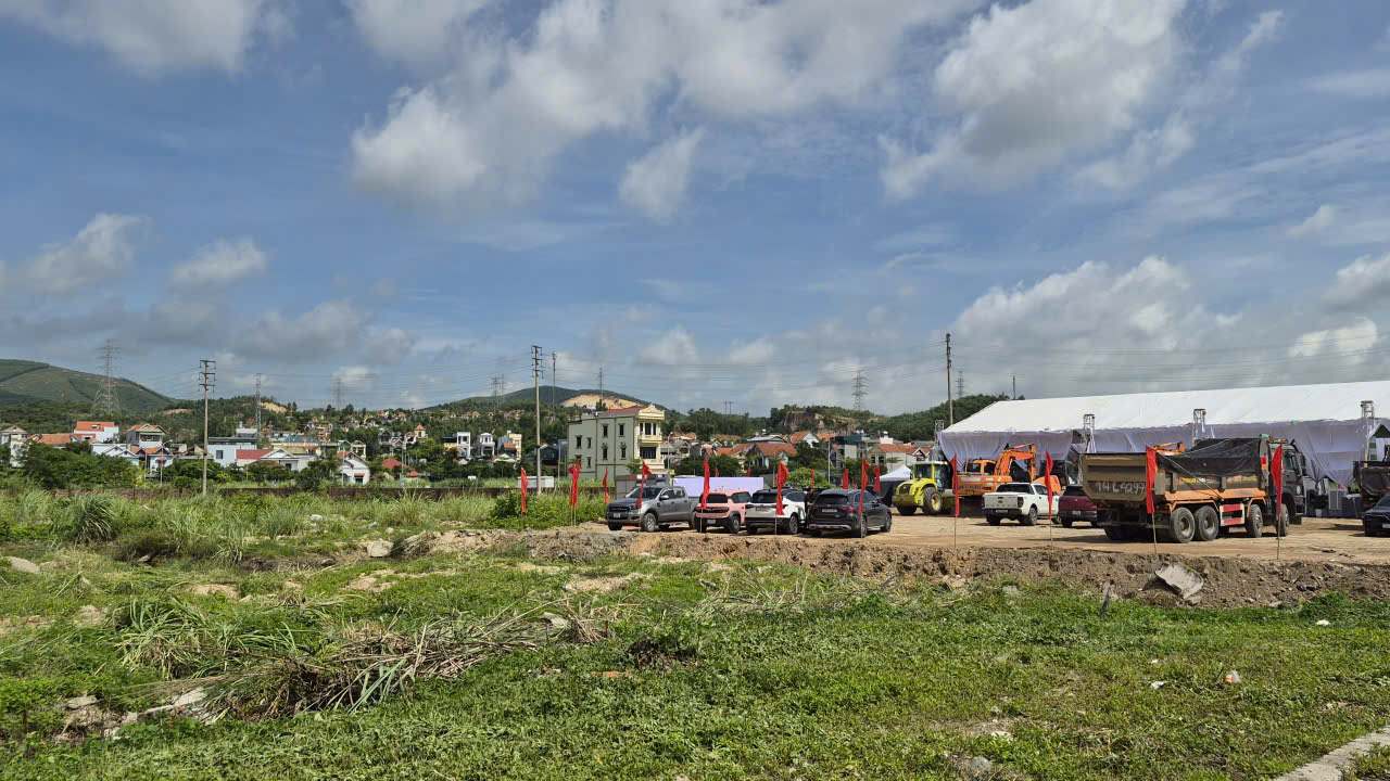 Ubicación de la construcción del Proyecto de Vivienda Social en los barrios de Việt Hưng y Hoành Bồ. Foto: Nguyễn Hùng
