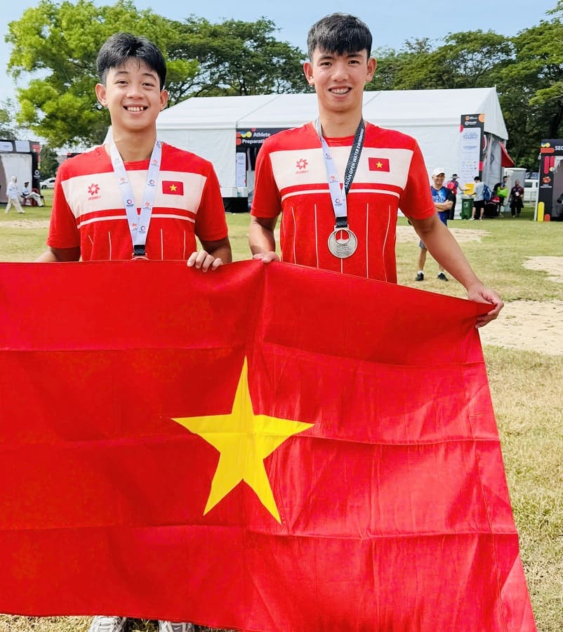 Nguyen Huy Hoang and Mai Tran Tuan Anh won their first medals at the 2026 Asian Open Surface Championships. Photo: Hoai Viet