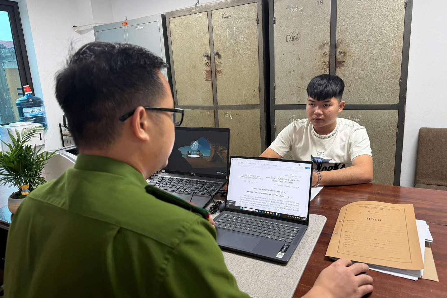 Đối tượng cầm dao phay tấn công vợ và mẹ vợ ở xã Sơn Đông bị khởi tố. Ảnh: Công an cung cấp