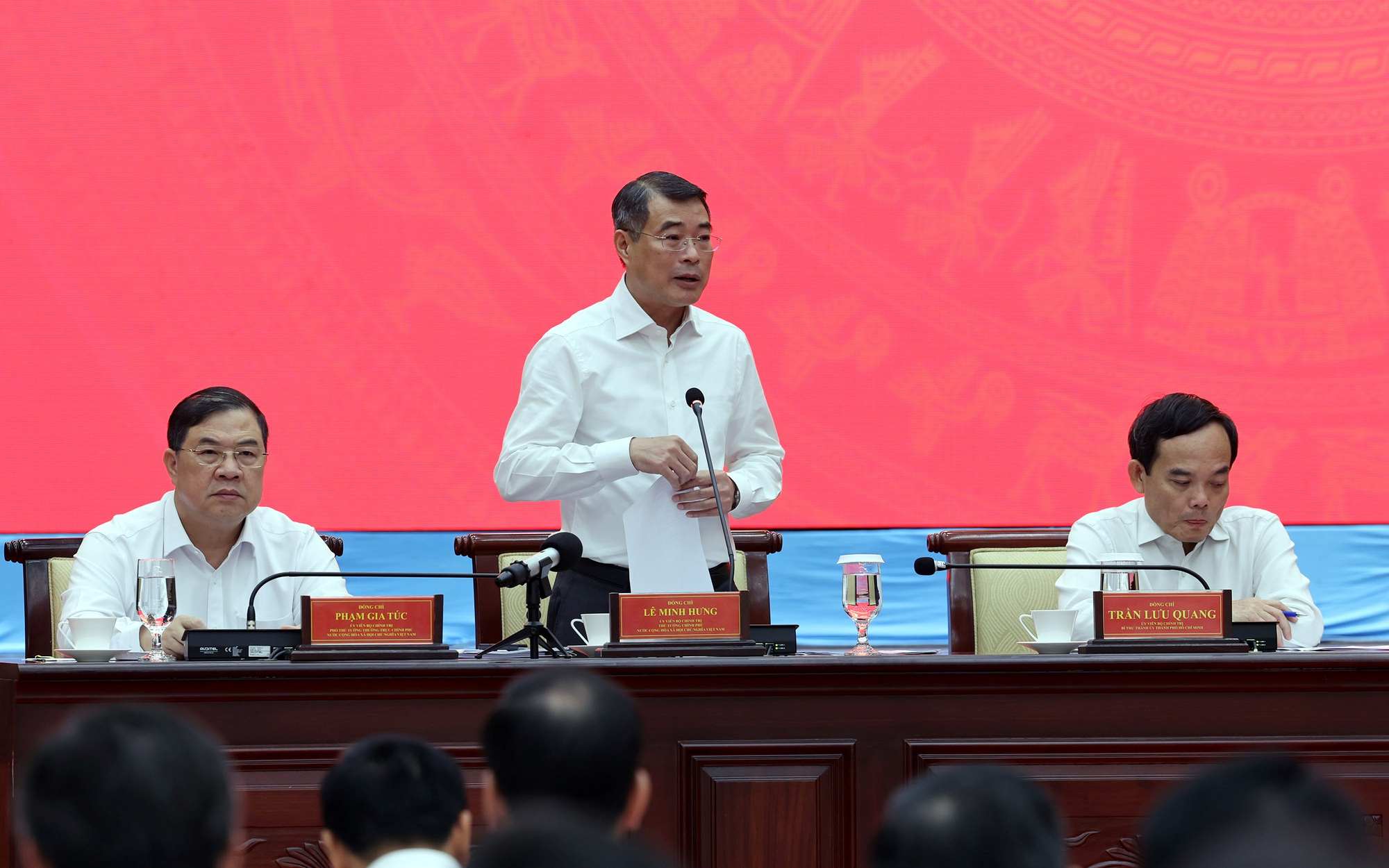Prime Minister Le Minh Hung speaks at a working session with the Standing Committee of the Ho Chi Minh City Party Committee. Photo: VGP/Phuong Nguyen