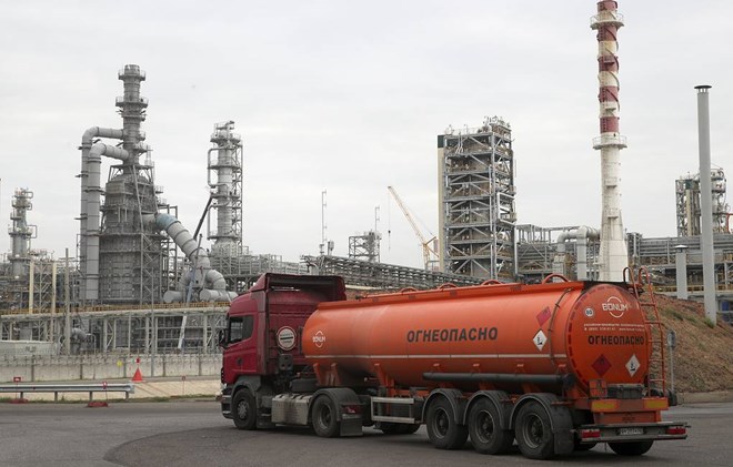 Britain sets a deadline of 2027 to completely ban diesel and aircraft fuel originating from Russia. Photo: TASS