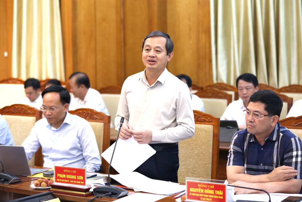 Chủ tịch UBND tỉnh Bắc Ninh Phạm Hoàng Sơn phát biểu tại buổi làm việc. Ảnh: T&T