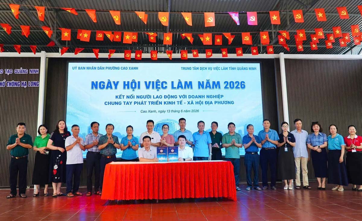 Ký kết quy chế phối hợp trong công tác thu thập, cung cấp, trao đổi thông tin thị trường lao động; hỗ trợ kết nối cung - cầu lao động. Ảnh: Cổng TTĐT Cao Xanh