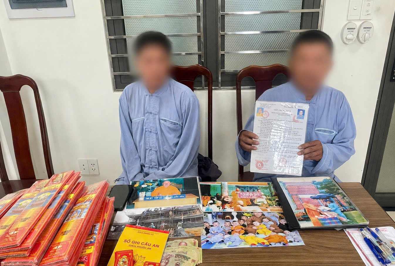 Hoa Khanh Ward Police, Da Nang City, prepared a case file, requesting the subjects to stop the act of taking advantage of the name of the pagoda to mobilize donations to repair the pagoda. Photo: CACC