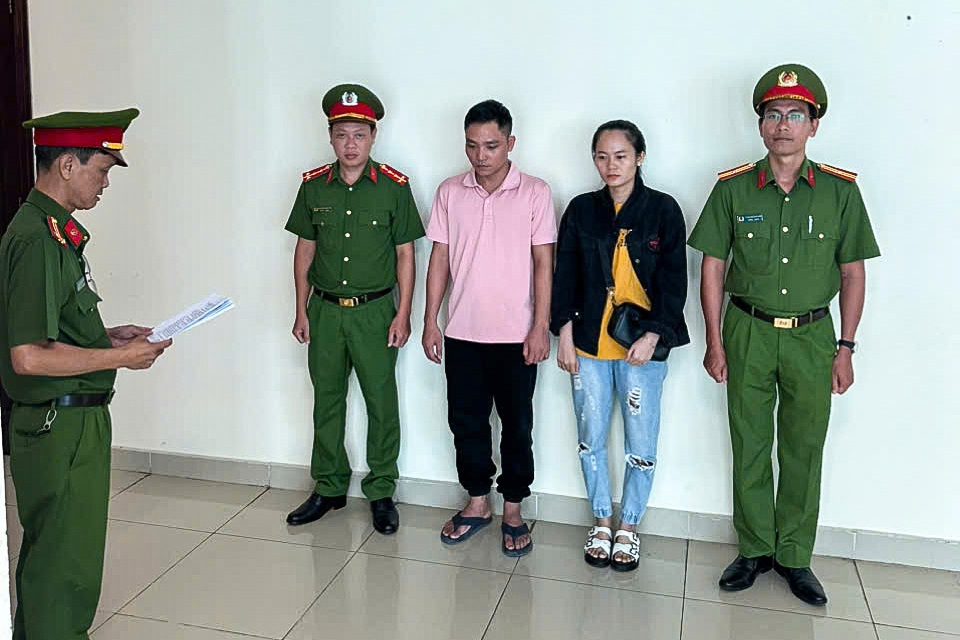 Liên quan đến vụ phân bón giả, Công an TP Cần Thơ khởi tố, bắt tạm giam Nguyễn Văn Thiệt; cấm đi khỏi nơi cư trú đối với Trần Thị Triệu. Ảnh: Công an Cần Thơ