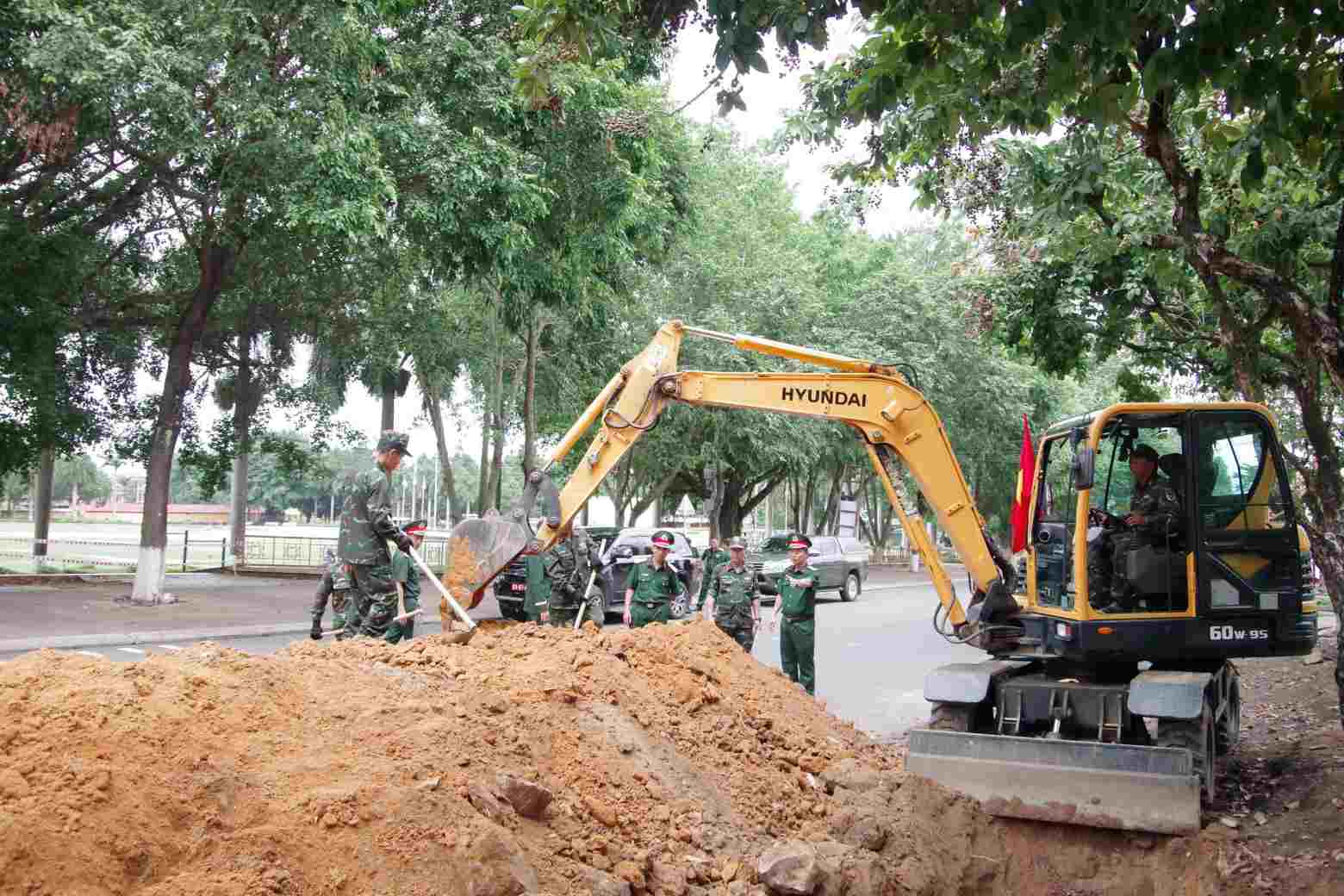 The area searching for martyrs' remains of Truong Chinh village belongs to 2 communes of Dak Cam and Kon Tum, Quang Ngai province. Photo by Ngoc Luu