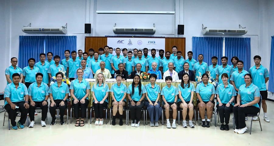 FIVB 1급 배구 코치 과정에 참여하는 학생들. 사진: AVC