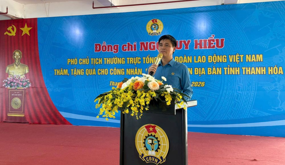 Phó Chủ tịch Thường trực Tổng Liên đoàn Lao động Việt Nam Ngọ Duy Hiểu phát biểu tại buổi đến thăm. Ảnh: Thúy Quỳnh