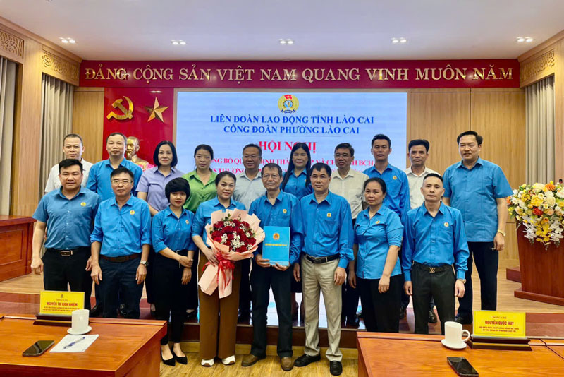 Công đoàn phường Lào Cai ra mắt công đoàn cơ sở. Ảnh: Kim Tuyến