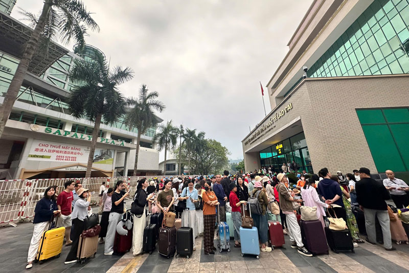 People choose China as a tourist destination during the holidays. Photo: Ngoc Anh