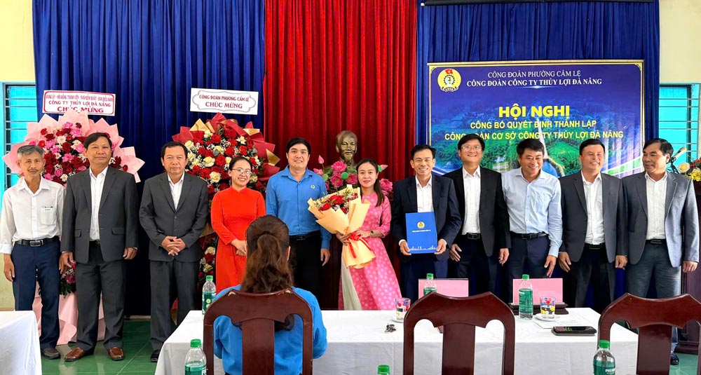 Cam Le Ward Trade Union organizes a conference to announce the decision on the establishment of the grassroots Trade Union of Da Nang Irrigation Exploitation One Member Limited Liability Company. Photo: Cam Le Trade Union