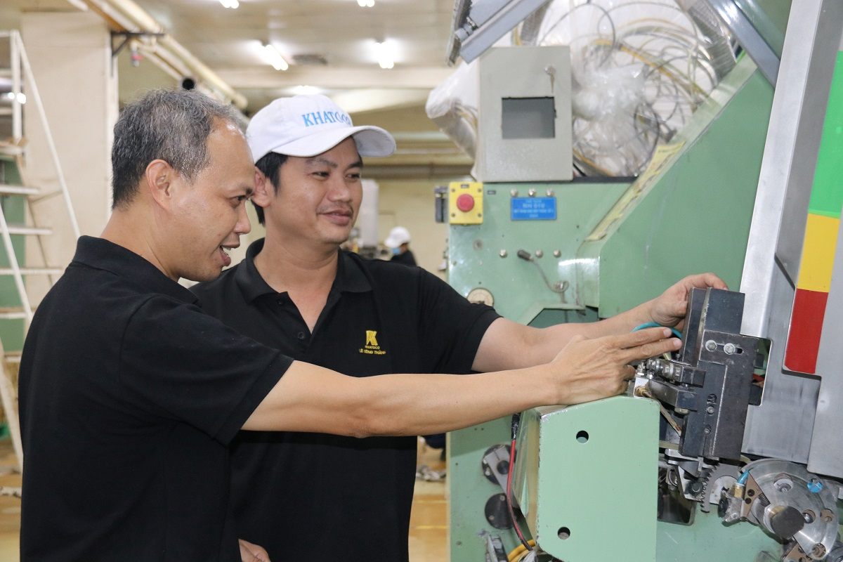 Sau 23 năm phát động phong trào thi đua lao động sáng tạo tại Tổng Công ty Khánh Việt đã có nhiều lao động là “cây sáng kiến” được phát hiện. Ảnh: Phương Linh