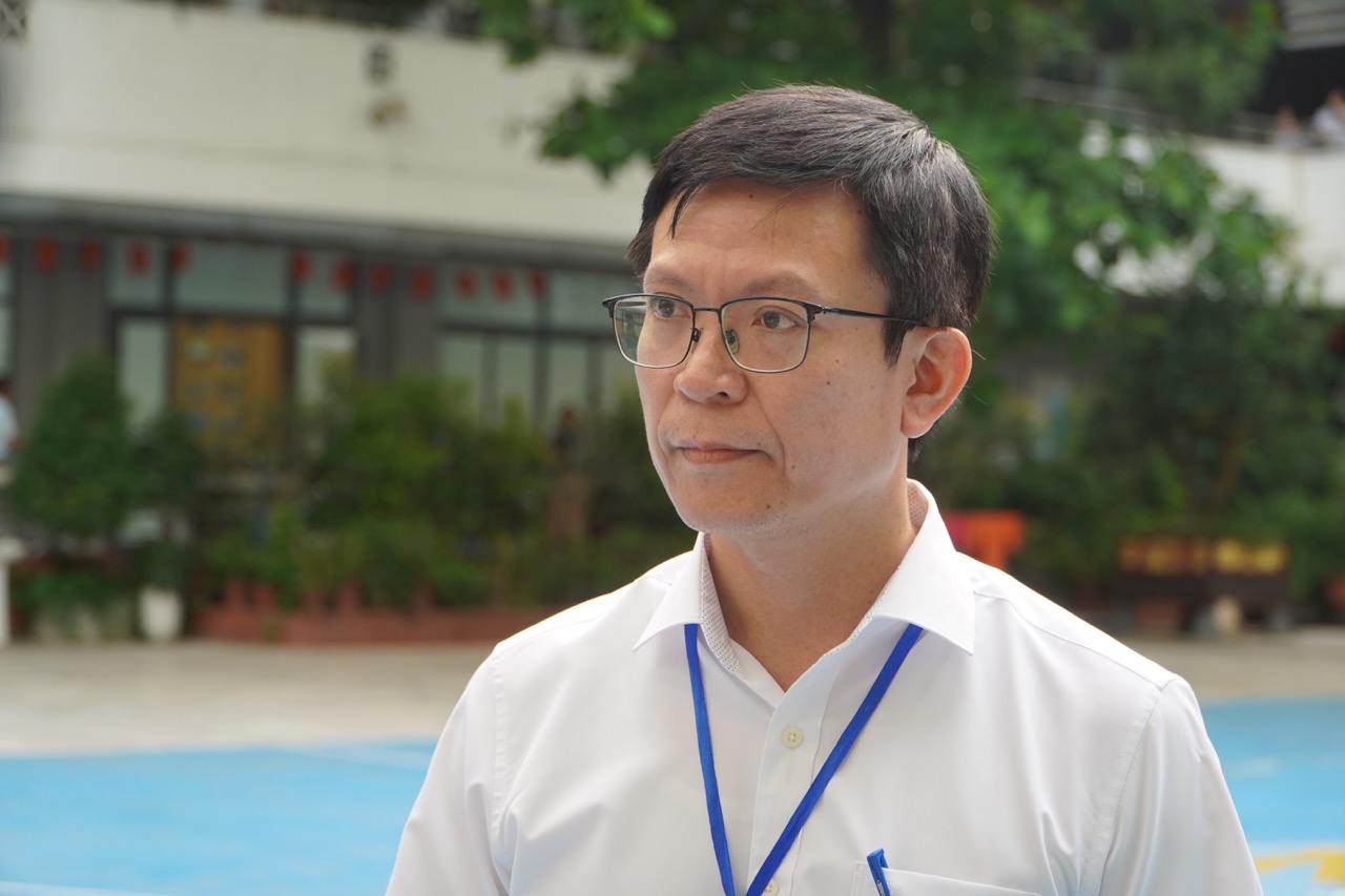 Thầy Lê Văn Cường - Phó Hiệu trưởng Trường THCS&THPT Nguyễn Tất Thành (Trường Đại học Sư phạm Hà Nội). Ảnh: Tường Vân