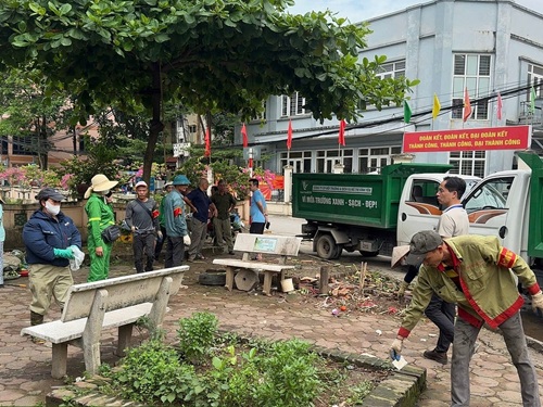 Phường Phú Diễn lập lại trật tự đô thị, vệ sinh môi trường. Ảnh: Minh Hạnh 