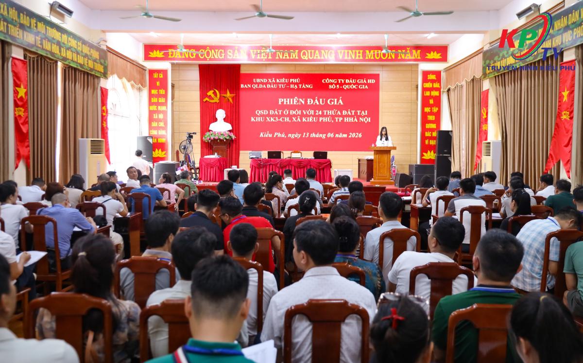 Đông đảo khách hàng tham gia đấu giá. Ảnh: UBND xã Kiều Phú