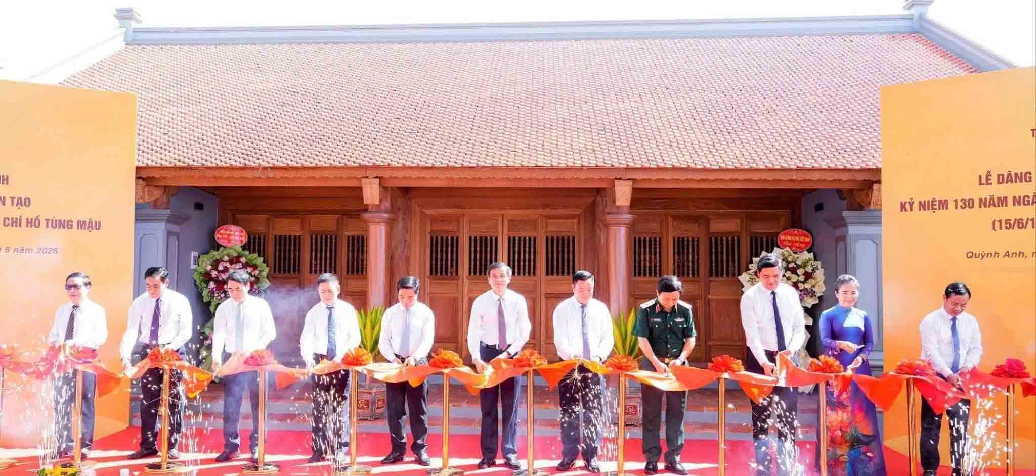 Delegates perform the ribbon-cutting ceremony to inaugurate the national historical relic of the church and tomb of comrade Ho Tung Mau. Photo: Pham Bang