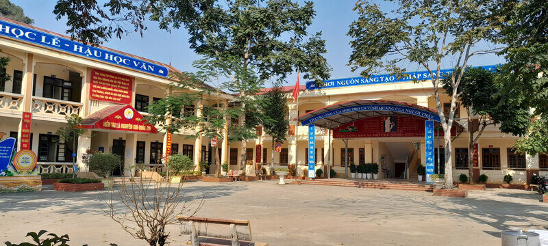 Dù đạt chuẩn, song nhiều trường học tại các xã biên giới Lạng Sơn vẫn còn thiếu chỗ ăn ngủ cho học sinh ở xa. Ảnh: Khánh Linh