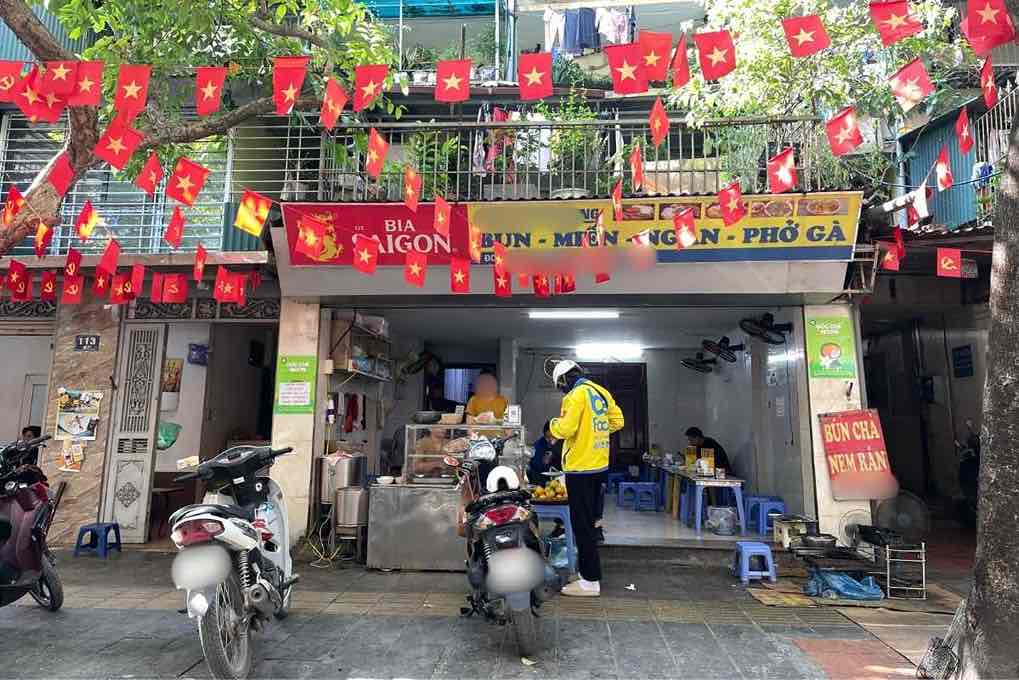 The new proposal may exempt tax for business households and individual businesses with a tax amount payable of 50,000 VND or less from July 1, 2026. Photo: Thanb Binh
