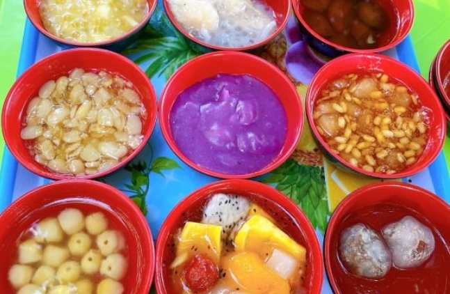 Coming to Hue, you must try famous sweet soups. Photo: Mai Phuong