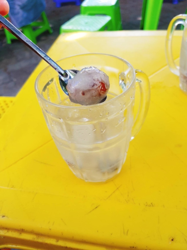 Chè bột lọc heo quay là món nhất định nên thử khi đến Huế. Ảnh: Mai Phương