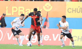 Ninh Binh y la policía de la ciudad de Ho Chi Minh compiten por el campeonato de la Copa Nacional 2025-2026. Foto de : Thanh Vu