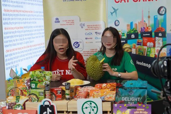 Livestream sellers are regulated with many responsibilities from 1. 7. Photo: Ngoc Le