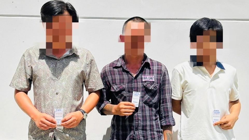 Illegal drug users without stable residence will be identified as drug addicts. Photo: Vinh Long Police