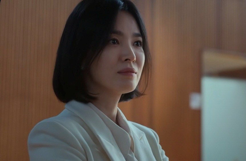 Actress Song Hye Kyo experiences on a super yacht. Photo: Cut from video