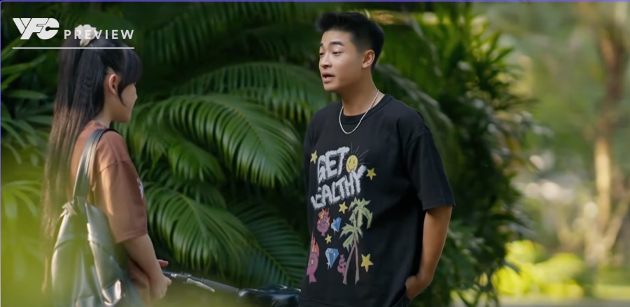 Cương ramène Tuyết Lan à la maison dans l'épisode 12 du film "De l'autre côté de la ville". Photo: VFC.
