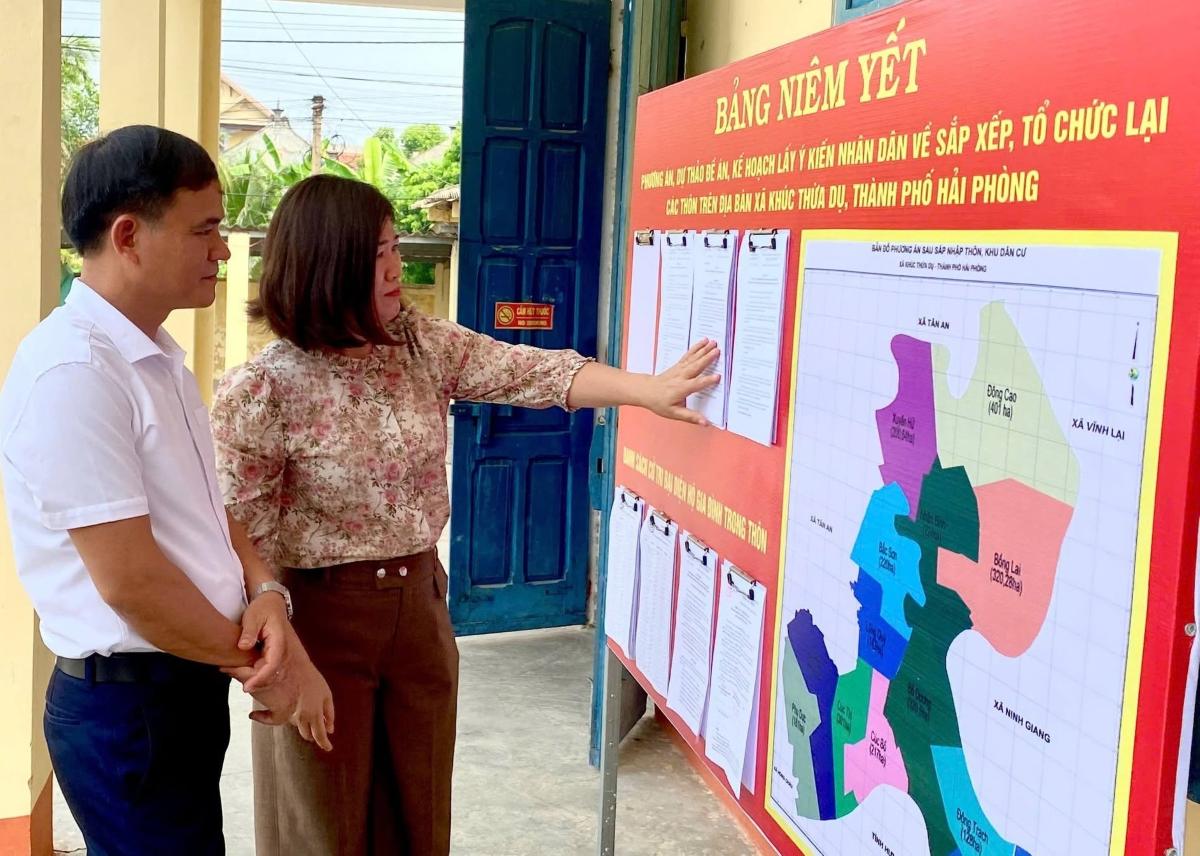 Khuc Thua Du commune inspects the preparation for collecting voters' opinions on arranging and reorganizing villages. Photo: Khuc Thua Du e-Portal - Hai Phong City