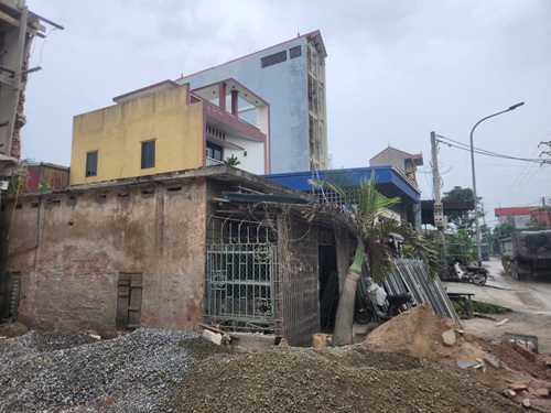 Hà Nội: Người dân Phượng Dực kiến nghị bồi thường đất sử dụng hơn 40 năm. Ảnh: Minh Hạnh 