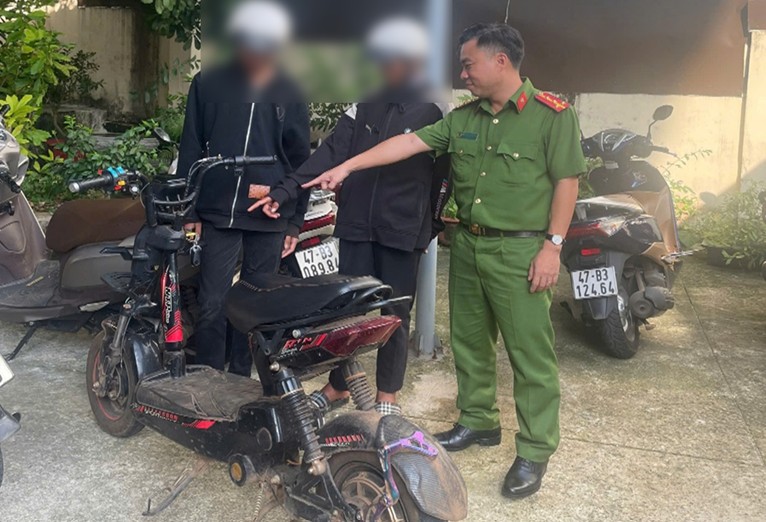 Functional forces of Dak Lak province have handled many cases of students modifying electric bicycles. Photo: Police provided