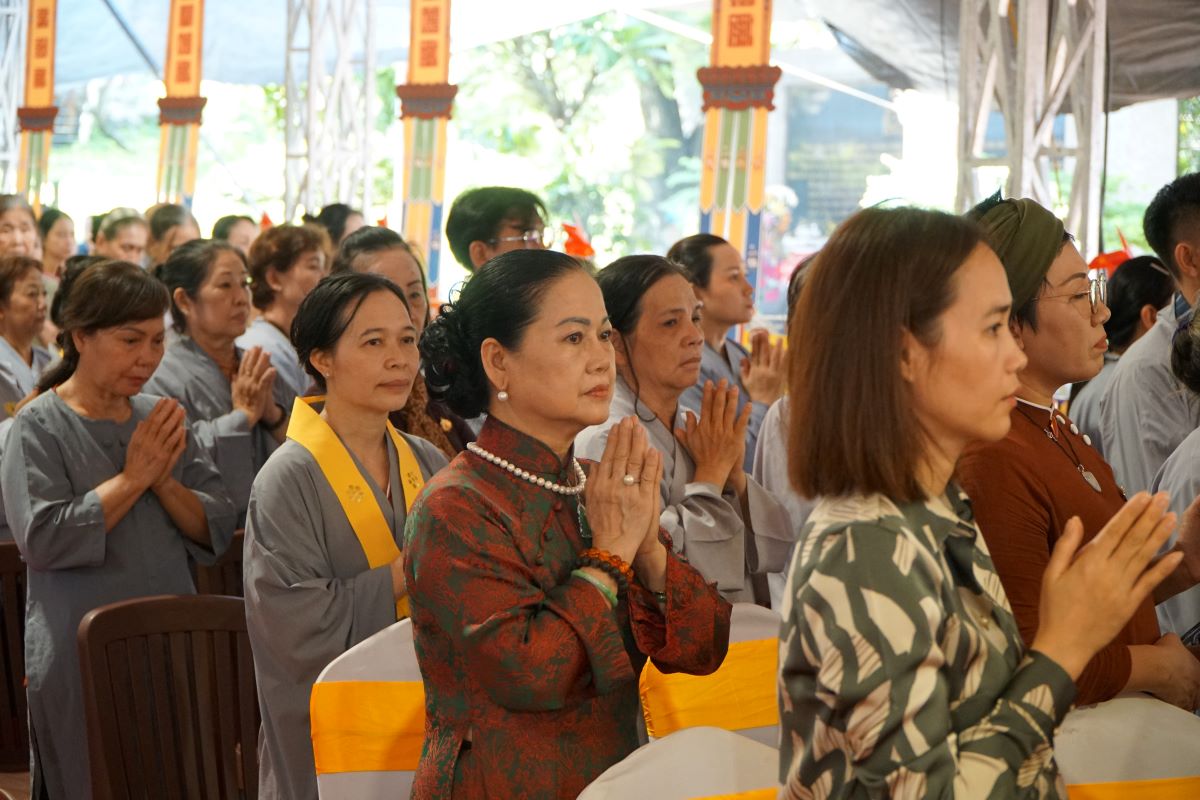 Cérémonie commémorative - hymne pour les héros, les martyrs et les compatriotes patriotes qui se sont sacrifiés. Photo: Thanh Chân