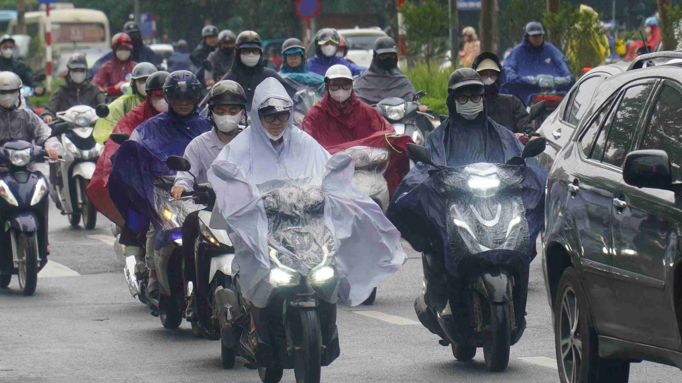 Weather forecast for tomorrow, June 15, Hanoi in the late afternoon with showers and thunderstorms. Photo: Minh Vu