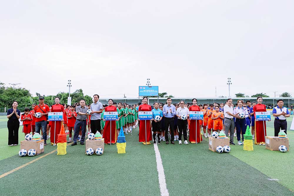 The 2026 Youth Women's Football Festival in Dong Thap attracts a large number of players to compete. Photo: VFF